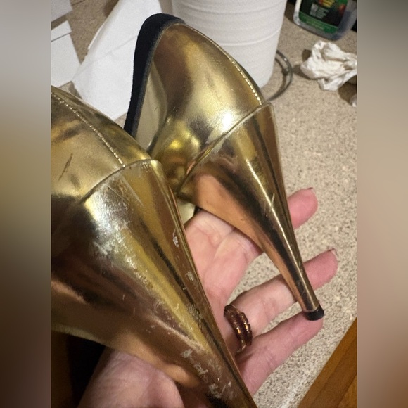 Gucci Interlocking G Black and Gold Heels - Picture 10 of 13